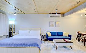 The Moose #5 - Modern Comfy Studio With King Bed, Free Parking & Fast Wifi